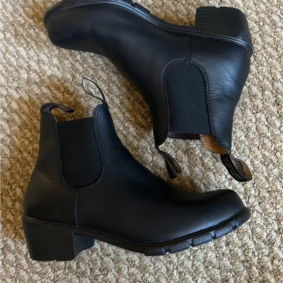 Blundstone Heeled Black Ankle Boots NWOT - Picture 2 of 6